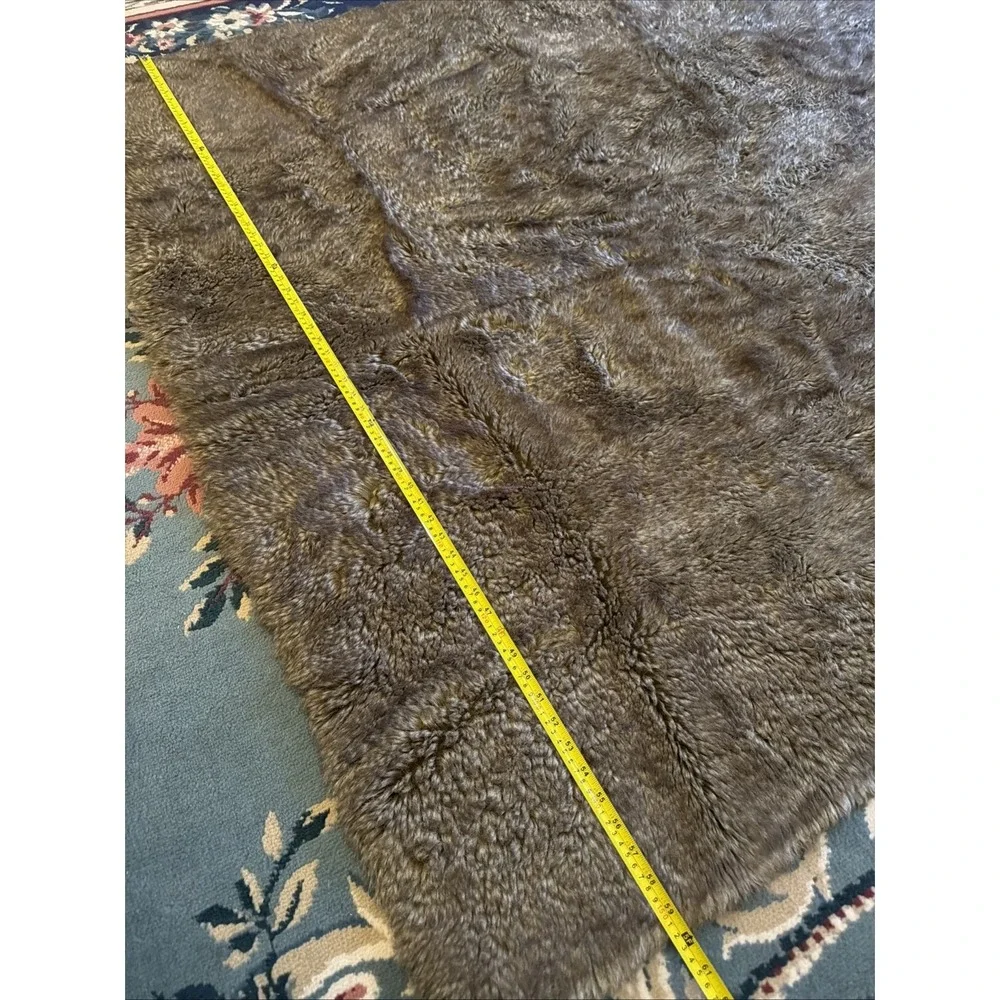Faux Fur Rug Soft Coyote Fur Animal Pelt Rectangle Accents Rugs 5' X 6' Suede